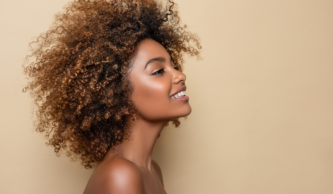 Black woman with beautiful curl fro smiling. Regardless of where you are, we can hep you with online therapy in Detroit, MI. Our black therapists know that asking for help is a process. Begin to find the needed support in online therapy in Michigan today. Additionally, we can serve men in therapy for men today!